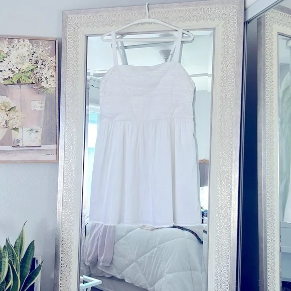 Abercrombie dress. White, pleated top, lined, smocked back - Picture 2 of 4